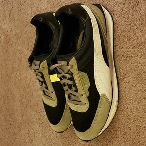 Puma Lo Rider Infuse Sneaker, black/covert green, women's sz 8.5